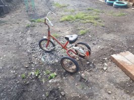 А у меня в Караганде был велосипед Чебурашка, у него еще настоящий клаксон был