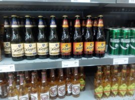 литовское, из того что _не у наc_ делается... Калнапилис, Швитурис.
в обратку же творятся странности: