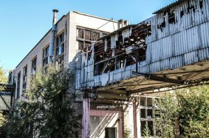 Удивлен выбором. Вот откуда стройными рядами валят в Россию, так это из Украины и Беларуси... неужели от идеального мира бегут?

Ну вы понятное дело не поверите, тогда фото.

Минск это-же Беларусь?
Тогда фото из Минска (первое что попалось):

Спорткомплекс, завод, клуб. Ну, а алкоголиков в Беларуси найти в принципе не сложно, как и жриц любви, как и пацанов в адидасках.

Я нормально отношусь к белорусам, но грязь можно найти почти везде. О чем и написали автору депрессивного комментария.