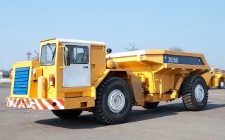 Технически Вы правы - в шахтах работают МоАЗы. По факту их разрабатывает то же КБ объединения "БелАЗ".