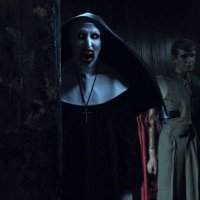 ну в самом фильме кстати эта монахиня реально прикольно смотрится!
Сам фильм и сюжет конечно рука-лицо, собраны все тупорылые клише главных героев, и сюжет - здравствуй дерево, но вот конкретно сценки с этим персонажем, ее появлениями реально знатно сделаны! Рекомендую посмотреть хотя бы из-за них - что первую что вторую часть
