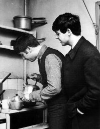 Найдите 10 отличий от среднестатистической советской кухни.