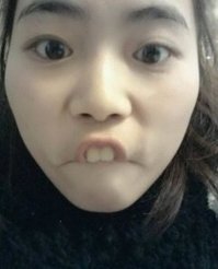 Такого хомячка и морковкой побаловать не грех!