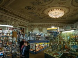 Конечно за границей всё хорошо, но жаль, что ничего Русского не упомянули, вот местечко рядом с домом Ярмарка книг "Крупской", место уникальное