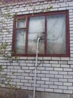 Воду-то провели, но зачем-то газовый кран поставили...