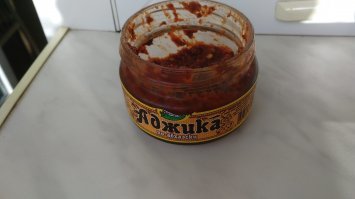 Беру в магазине. Из всего того разнообразия что в них есть только эта более менее аджика...