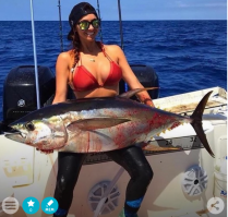 Если долго смотреть на фотографию- можно заметить рыбу!