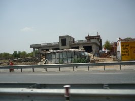 Бывал в Индии в командировке в 2010 году. Нахрен. Надеюсь,больше в этой стране ноги моей не будет.