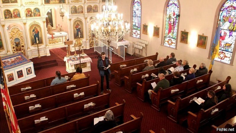 И там до сих пор идут службы.