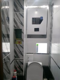 Очередной перевод американского сайта про "маленькие туалеты", которые размером с комнату в хрущевке. Вот, мож кому реально пригодится - в хрущевском туалете установлена сантехкабина, это бетонная коробка из которой получается ванна-туалет. расстояние от этой коробки до несущей стены в моем случае 40 см. Вот тут-то, чего добру пропадать: