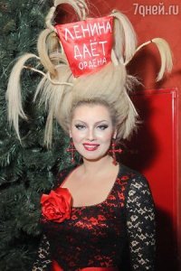 Вот чемпионка по экзотическим причёскам.