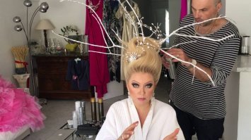 Вот чемпионка по экзотическим причёскам.