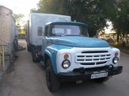 Самара, два месяца назад, уже не проезжаю мимо таких раритетов, пообщался с водителем и удивился, мужик лет под 60, каждый день проезжает на велике без скоростей более 10 км до стоянки и обратно (от юнгородка до пивзавода в Самаре). На ЗИЛе развозит пиво в кегах.