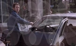 Высоцкий ухаживает за своим мерседесом. Снято по всей видимости Мариной Влади в Польше, в 1978 году, во время транзита в Германию. Фото настолько редкое, что без водяных знаков его в сети нет. Оригинал скорее всего в личном архиве Марины Влади. Лет 15 назад кто-то получил доступ к этой ранее никому неизвестной фотографии и выложил скан в интернет с водяными знаками.