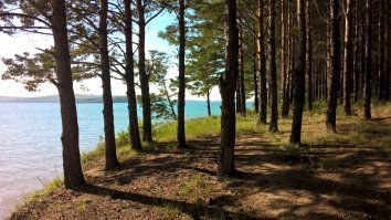 Красиво там у вас. У нас в Иркутске тоже красиво.

Сейчас хорошо, лето. Ещё дюжина дней лета осталось. А кажется, так недавно оно началось - только вот недавно же зимнюю резину меняли, ну вот позавчера, кажется, была весенняя слякоть и мы так радовались первому солнышку!