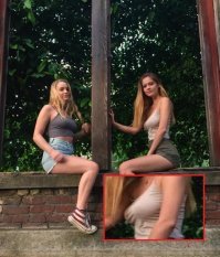 Гд вы здесь увидели маленькую грудь?? Мда, зажрались , господа... У девушки прекрасный средний размер. А на первом фото ракурс не удачный.