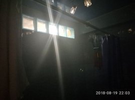 Тоже сперва не понимаю зачем окно. Делали ремонт - оставили и ни разу не пожалели. И светло, и красиво, и никогда в ванне не было плесени.
Так что двумя руками за