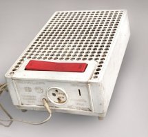 ЛАТР - лабораторный автотрансформатор регулируемый. Таки автотрансформатор. Но не стабилизатор.  А стабилизатор, обычно феррорезонансный, выглядел вот так -