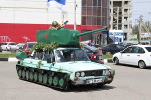 Ну.. таким образом, имея картон в избытке, и  жигули можно в танк "превратить".