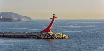 С размерами явная путаница, многие из указанных маяков не дотягивают до указанной высоты. Первый для примера, Где там 40 метров?!