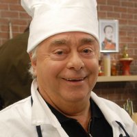 Прочитал как Карцев. Шикарно!
"- Я вам что-то сделал? Или вы, избави Боже, в диете? Уверяю   попробуйте её до блинов. Моня, лодырь, поздоровайся с гостьей! "