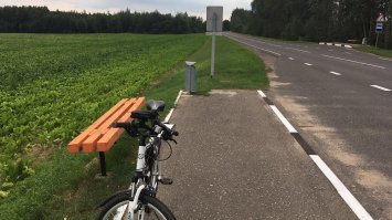 Каждый год езжу в Беларусь,это обычные остановки автобуса по лесной дороге,где то между Гродно и Мостами.Всегда чистые,опрятные,любо дорого взглянуть.