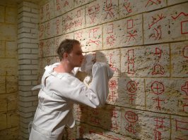 Также, по мнению Сивкова, России следует создать сверхмощные боеголовки, способные  инициировать на территории США катастрофические геофизические процессы, например извержение супервулкана Йеллоустоун . 

Источник:  © Fishki.net