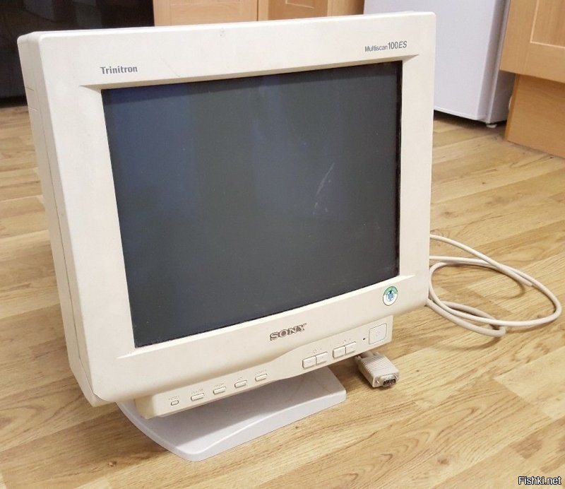 Погуглите по модели - SONY Trinitron Multiscan 100ES
Не, это точно 15. 
Вот он вживую: