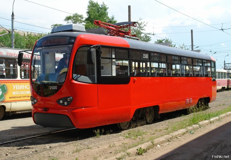 О как интересно, а почему этот трамвай так сильно напоминает Татру-Т3?
только голова новая, тележки старые, 100% и двигатели старые, в лучшем случае перемотанные.
-
а теперь интересное, на фото модернизация Татры-Т3 в Ижевске. 2013 год!!!
