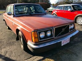 Спасибо. Хороший пост. Немного поностальгировал. У самого первая машина была 1978 года 244. Правда фары были двойные, а не одинарные как на фото автора.