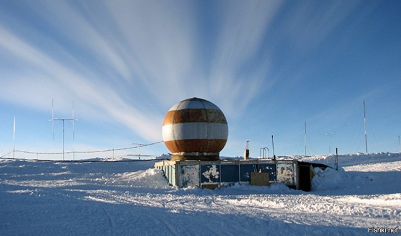 это что-то))))
1. 150 лет чтоб долететь до другой галактики? Еслиб было так то до марса за 15 мунит бы добрались. А нужен не корабль, а движитель, все остальное уже есть в той или иной степени готовности.
2. Киборги, уже есть пусть на начальном этапе но есть посмотрите на кардиостимулятор или протез руки/ноги, штифт в колене, думаю даже собрать Росомаху из адамантиева скелета можно уже сейчас.
3. Если ИИ будет умнее нас то и мы ему будем не нужны. зачем ИИ для освоения космоса? чтоб управлять кораблем пока мы в гибернации? тут ИИ не нужен достаточно просто суперкомпьютера.
4. Это тоже уже работает вспомните овечку доли, или ЭКО, дети из пробирки факт недалекого будущего, остался маленький шажок, рабочий инкубатор имитатор матки, думаю желающих вырастить ребенка не подвергая его различным опасностям в материнской утробе и без реальных родов изменяющих всю генетику материнского тела, будет хоть отбавляй. 
5. Модификация чтоб не старели это уже после выхода в космос, у нас и так на матушке земле перенаселение, добавьте еще 50 лет жизни, и через 100 лет будем сидеть друг на друге, только ПФР польза от этого))).
6. Название поста 10 вещей которые понадобятся на для освоения космоса, Эволюция это не вещь и она идет несмотря ни на что, хотите вы этого или нет, но это не пятиминутка.
7. Мне эта теория нравится. за это пять.
8. Сфера дайсона, нам никак не нужна чтоб лететь  космос осваивать миры, она нужна когда миров уже нет в ближайшей галактике, и если мы найдем внезапно цивилизацию которая сможет построить такое сооружение, мы для них не более чем новый вид инфузории.
9. сможет возникнуть вода))))) ржака, из чего возникнуть? А вообще терраформирование это очень серьезно, этот этап очень далеко, гораздо проще создать замкнутую экосистему, чем поменять чотто на отдельной планете,  вангую сидеть нам в сферах еще с тыщу лет.
10.тут вообще все в кучу ДНК, бактерии, ну записали ну отправили и что? человек из бактерии? или мы тут подождем 100 миллионов лет пока жизнь там зародится и они там для нас города построят?
А вообще почему тут не обкатывают системы выживания на других планетах, купола системы обеспечения, есть же места, океанское дно, южный полюс, а то посмотришь на те станции плакать охота, на марсе мы тоже в контейнерах жить будем?