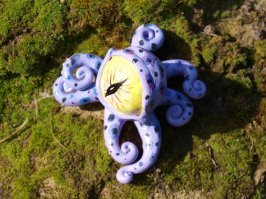 Вообще-то дети обожают страшилки. Я часто награждала три лучших рисунка детей собственноручно сделанной мелочевкой. Самыми любимыми призами были маленькие страшилища. Дети их обожали. И чем страшнее, тем больше писк, визг и восторг.