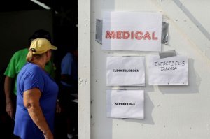 Чет ржу.
 Недавно закончил пересматривать сериал "Во все тяжкие" - американский сериал, снятый американцами про Америку. Вот там и про медицину и про зарплаты и про кредиты и про налоги и про отношения с соседями исподволь досконально  показана полная американская ж@па!
Например, подробно показано, что начальник городского отдела по борьбе с наркотиками Хэнк Шредер не в состоянии на свою страховку оплатить лечение ранения полученного в бою с наркоторговцами. 

В итоге, изготовитель наркотиков Уайт оплачивает за него счет на 177 000$. И там такими развеселыми примерами из "райской" американской жизни кишит весь сериал... причем в США сериал собрал кучу премий как "лучший,правдивый и жизненный".

А теперь "вишенка на тортике", это уже не сериал, а реальная жизнь - 16% жителей США (около 50 миллионов человек) не имеют медицинской страховки!
 А как же тогда!?? А вот так -