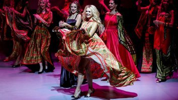 Мне вот это понравилась) Улыбка у неё красивая)