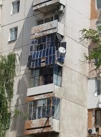 Бесполезно. Вы будете ржать над этими "экономами" - даже в ЮАР, солнечной стране, такие панели тупо невыгодны!
Их можно ставить в единственном случае: отрубили электричество (днём) и ты пытаешься запитать 1-ватную лампочку. :)
Накапливать элек. - можно, но тогда к стоимости прибавляем аккумы (с соотв. амортизацией на 5 лет), контроллер и инвертер (DC->AC).

Пока блок 200Ah батарей с панелью на 100W не будет стоить $100, нечего вообще помышлять о солнечной энергии.

Единственное, что могло бы быть выгодно (опять же, не в Рассее) - "предварительный нагрев воды": ставим трубы на крышу -> вода нагрелась, пошла в колонку, там дошла до 70 градусов - profit! И то, если нагревать газом.