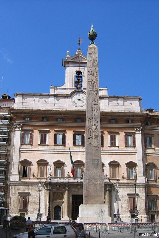 Вот здание Палаты депутатов Италии (нижняя палата парламента) - Палаццо Монтечиторио