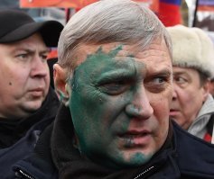 Я не знаю кто  они, но споткнулись, наверное, в аптеке.
- помогло.