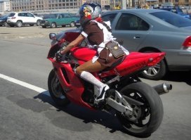 Девушки и мотоциклы (30 фото)