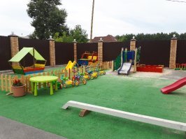 алкашня, собачники, вандалы.. от дебилов надо ограждаться. просто забор какой-то не очень уж красивый