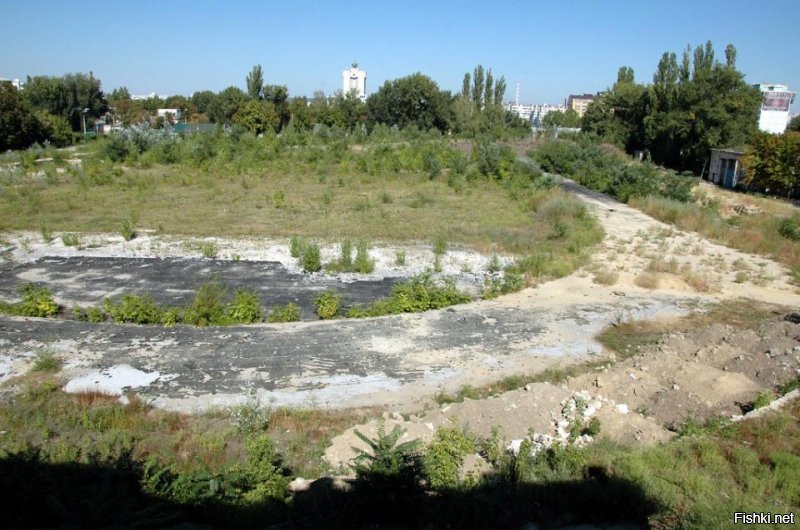 Республиканский стадион в Кишиневе. Когда то центральное спортивное сооружение Молдавии теперь разрушили и готовят территорию для посольства США.
