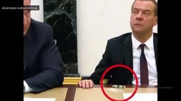 ААААААААА!! Дмитрий Анатольевич нашелся !!!!
он сидит на фишках и постит х.уету!