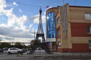 Эйфелева башня тоже у нас. Приезжайте, фоткайтесь, нам не жалко