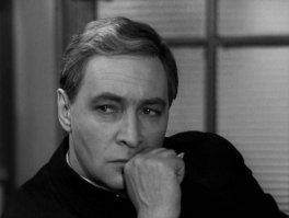 ...Вячеслав Тихонов в возрасте 13 лет (1941 год) пошёл в ремесленное училище, где учился на токаря. После этого поступил на военный завод, где работал по полученной специальности...
...Евгений Леонов в 1941-м устроился учеником токаря на авиазавод, на котором работал его отец. Во время войны там работала вся семья Леоновых...
...Евгений Евстигнеев до войны успел окончить семилетку и в 1941 году пошёл работать электромонтёром. Потом год проучился в дизелестроительном техникуме, после смерти отчима четыре года работал слесарем на заводе "Красная Этна"...