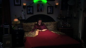 Как полагаешь, а если с этого угла, да на правильный объектив - достоинство будет выглядеть больше? Ну хоть пару сантиметров? И девушки это точно оценят, или все-же будешь скорее как Говард Воловитц?