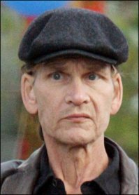 Это не время-это рак! Он умер в 57...Возраст явно не стариковский! Глаза-целая поэма!!!