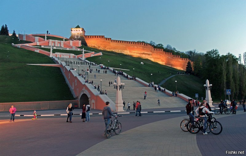 Нижний Новгород, Чкаловская лестница.
К строительству привлекли местное население и большое число пленных немцев. Лестница была торжественно открыта в 1949 году.