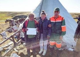 зачем на последних фото скрыли лицо?