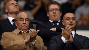 А ему глубоко наср@ть на мнение нищебродов....
Он находится на 5-ом месте среди богатейших людей в Великобритании и на 269-ом в мире. Журнал Форбс за 2017 год оценил его состояние в 4,5 млрд. фунтов, и это на 8 Сиссок (240 млн. фунтов) больше, чем в прошлом году.