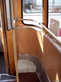 А на этом месте можно было без напряга попрыгать в свое удовольствие, когда автобус ехал по кочкам-)