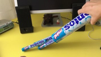 Хорошо бы это была настоящая большая шоколадка, а не просто упаковка пачки стандартных.